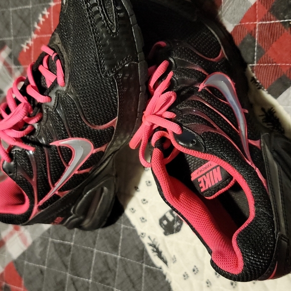 Shoes - Picture 2 of 4